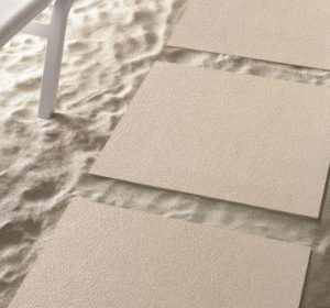 Palmetas tipo cemento para accesibilidad en la arena